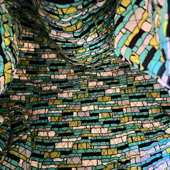 Vera Bradley Blue and Green Travel Bag with Quilted Cotton - Picture 14 of 14